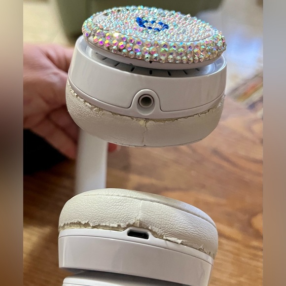 OOAK BEATS by Dr Dre Solo3 - White & Rhinestone’s with Case - Wireless - Picture 8 of 11